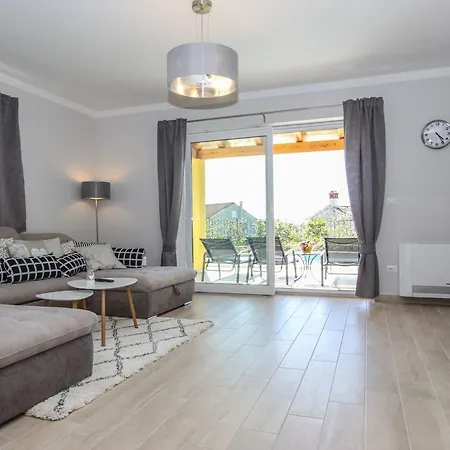 Lovely In With Swimming Pool Villa Porec